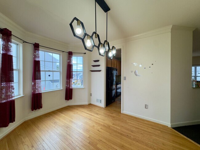 Foto del edificio - Spacious 4Bed/2.5 Bath Home with Large Yar...