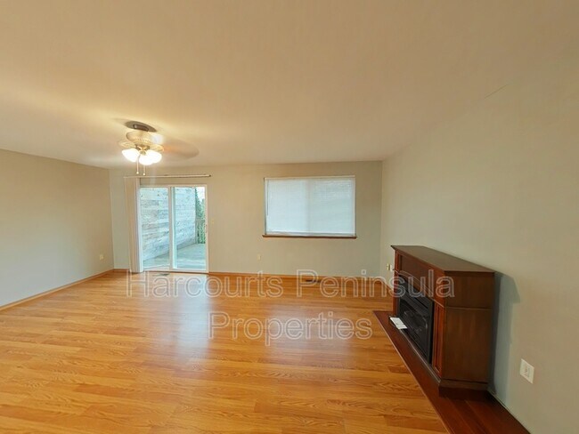 Building Photo - 3807 Maple Ave