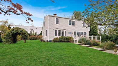 Building Photo - 19 Sherwood Dr
