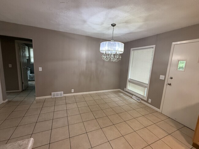 Foto del edificio - 5042 Ruggles St