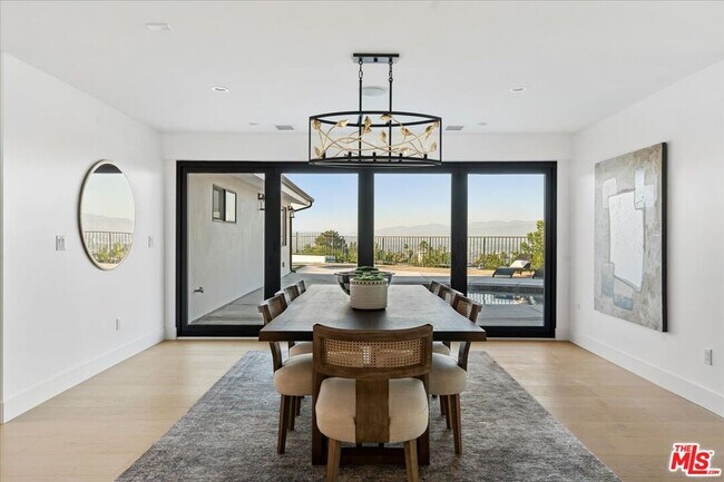 Foto del edificio - 15655 Castlewoods Dr