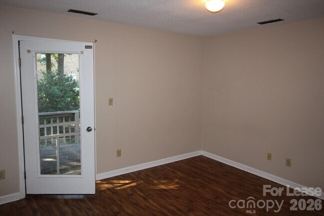 Foto del edificio - 72 Windwood Dr