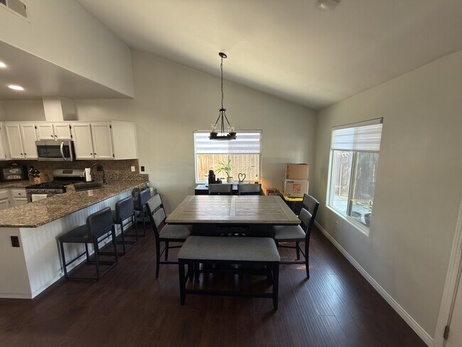 Building Photo - 1003 Vallejo Dr