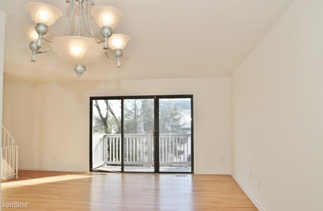 Foto del edificio - 25 Pine Hill Ave