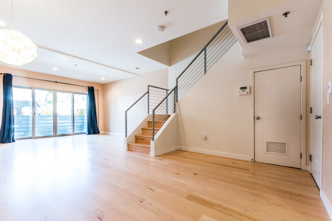 Building Photo - Stylish and Elegant Two Bedroom 2.5 Bathro...