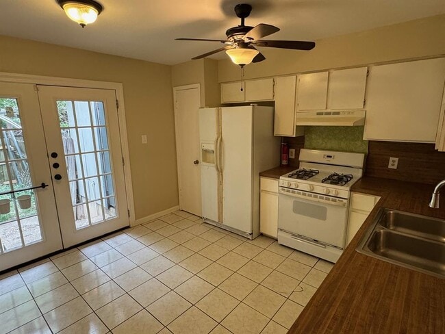 Building Photo - 10805 Lanshire Dr