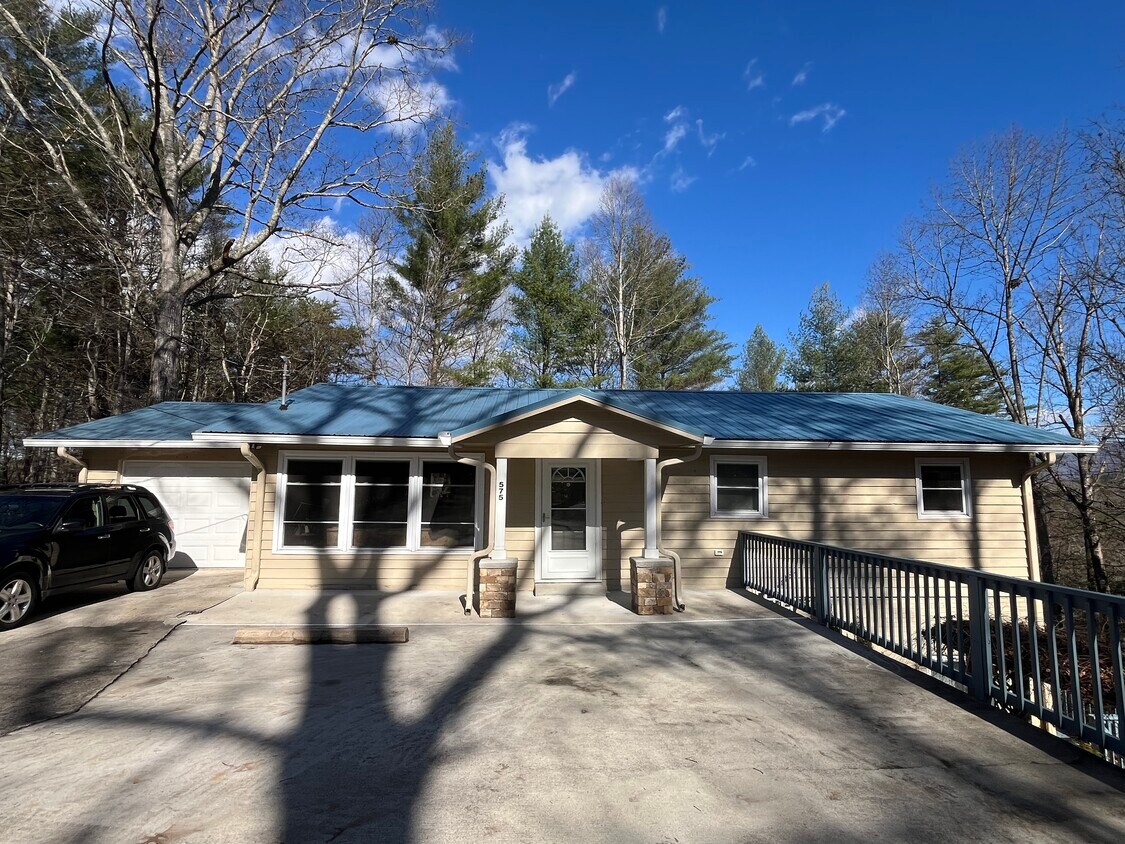 Primary Photo - 575 Riverview Heights St