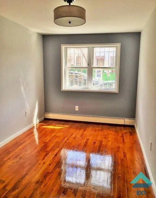 Building Photo - 1277 Putnam Ave