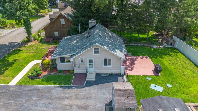 Come on home - 205 Winetka Rd