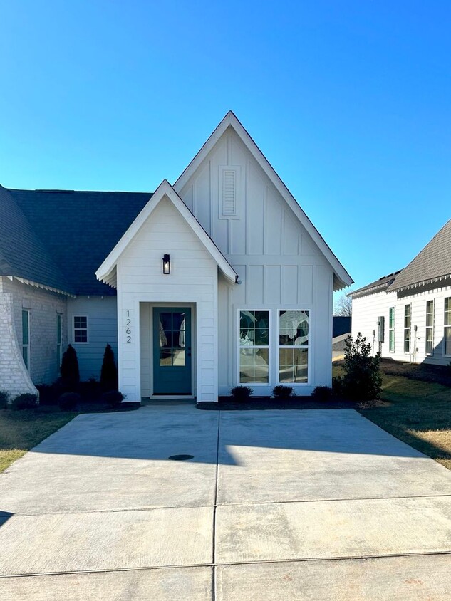 Foto principal - Brand New Twin Home in Fox Run Village