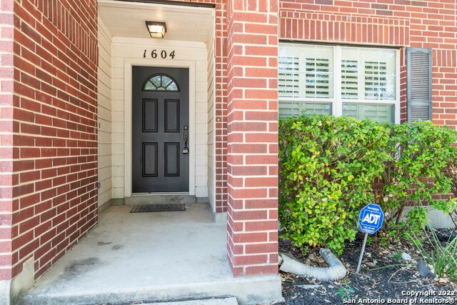 Foto del edificio - 1604 Rolling Brook Ln