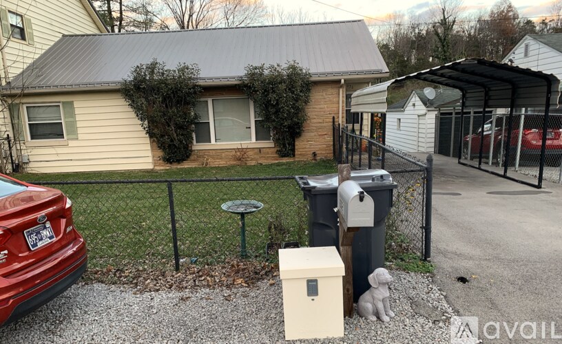 Front Elevation/Front Yard - 636 Washington Ave