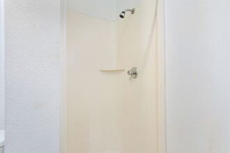 Building Photo - 5420 S Tacoma Way