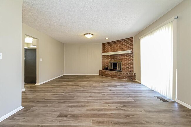 Foto del edificio - 4813 Michael Dr