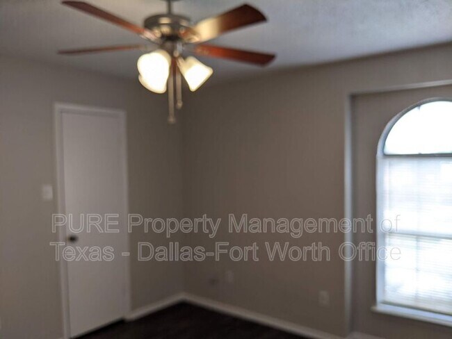 Building Photo - 940 Southmoor Dr