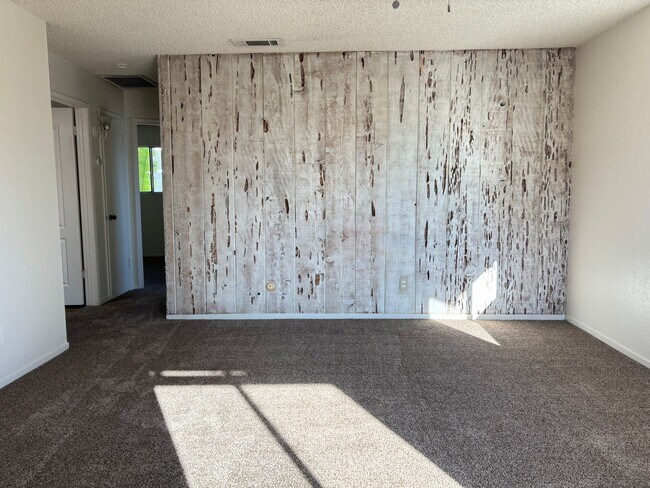 Building Photo - 4253 N Bengston Ave