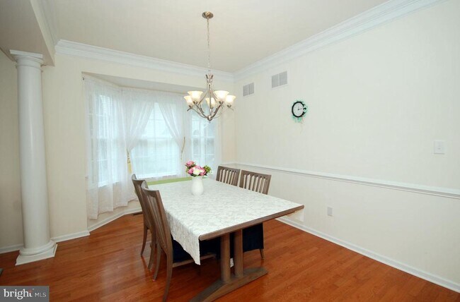 Foto del edificio - 43 Lockwood Dr