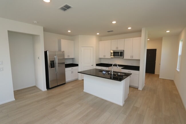 Foto del edificio - 2722 Forest Retreat Ln