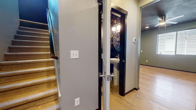 Foto del edificio - Charming Corner-Lot Home – Modern Comfort,...