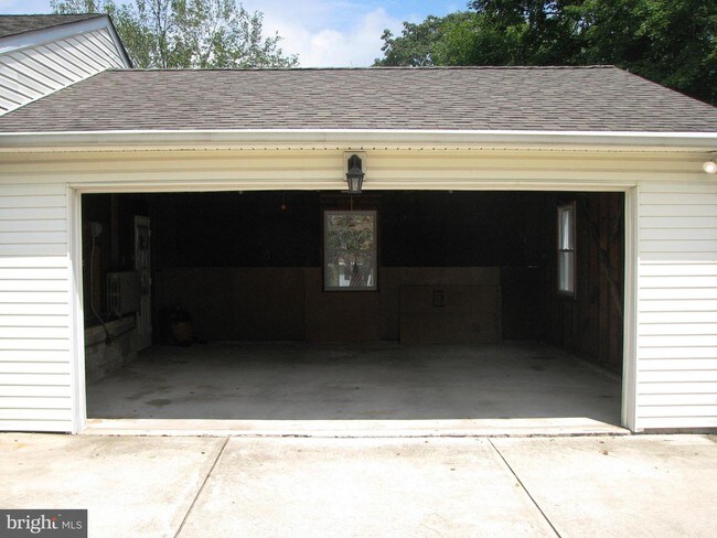 Building Photo - 1405 Providence Rd