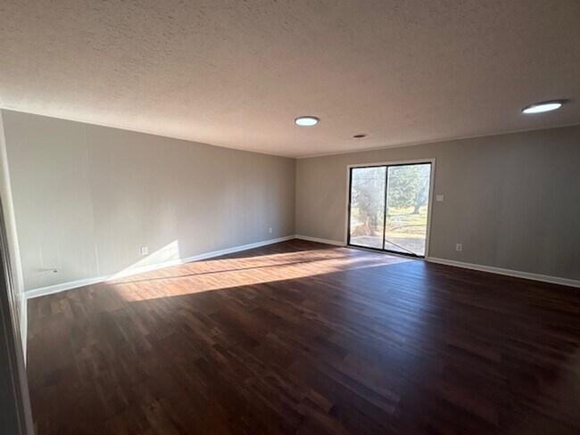 Foto del edificio - Renovated 3 Bedroom 2 Bath Home for Rent!!