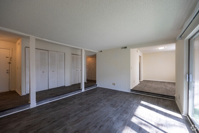 2BR, 1.5BA - 1022SF - Water Vista