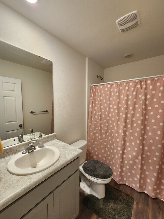 Building Photo - This attractive 3/2 Newer Home is situated...