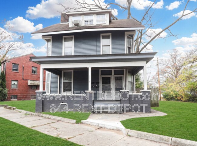 Building Photo - 1419 SE 2nd St