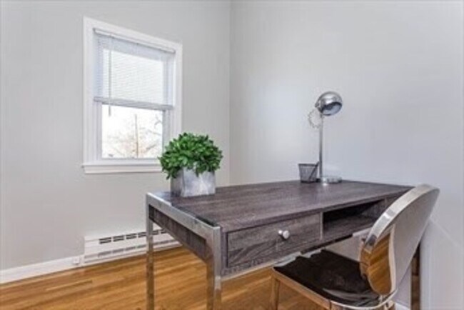 Foto del edificio - 372 Bunker Hill St