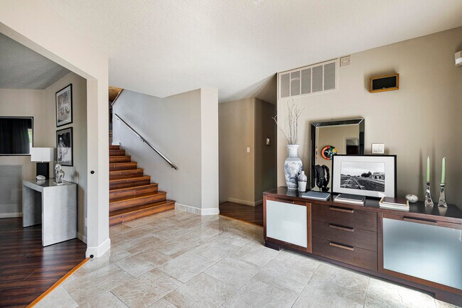 Building Photo - 1105 Rocky Point Ct NE