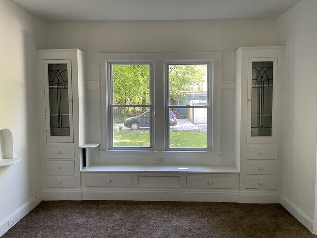 Dining Room Built-In Cabinets - 3416 E Scarborough Rd