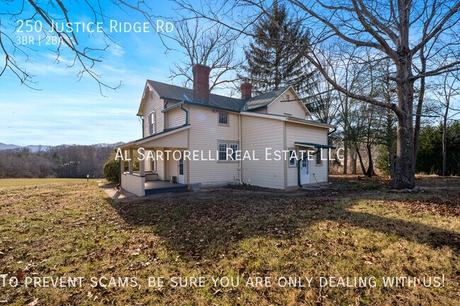 Foto del edificio - Amazing 100+ year old farm house with view...