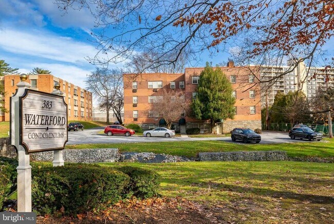 Foto del edificio - 383 Lakeside Rd
