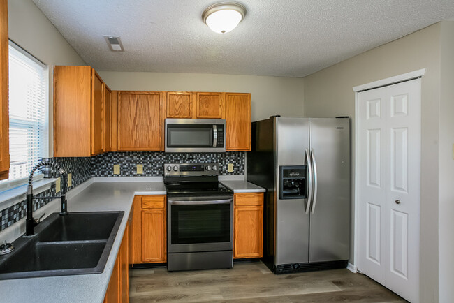Building Photo - Wonderful 3 Bedroom