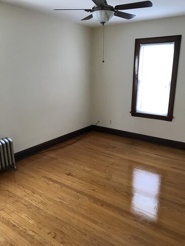 Building Photo - Large one bedroom