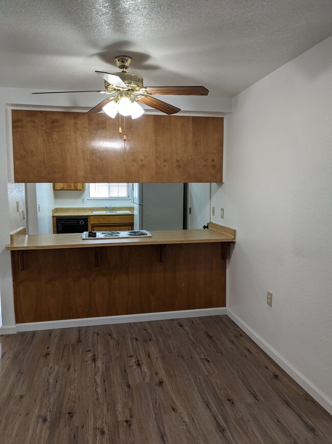 Kitchen - 1320 Lakewood Ave