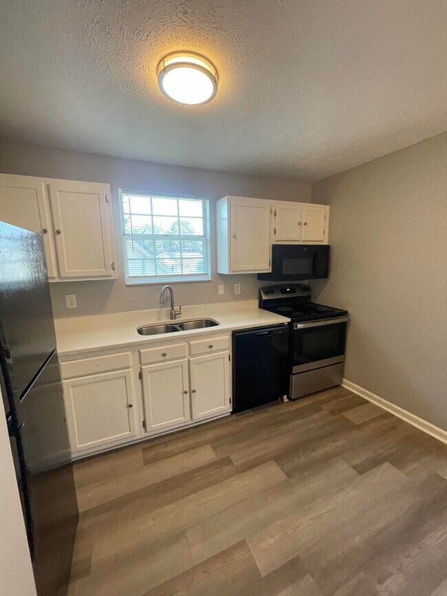 Building Photo - **Move in Special**Lovely 3BR Home in Prim...