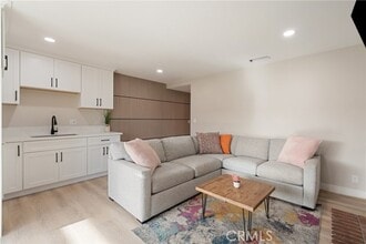 Building Photo - 1540 Vía Buena