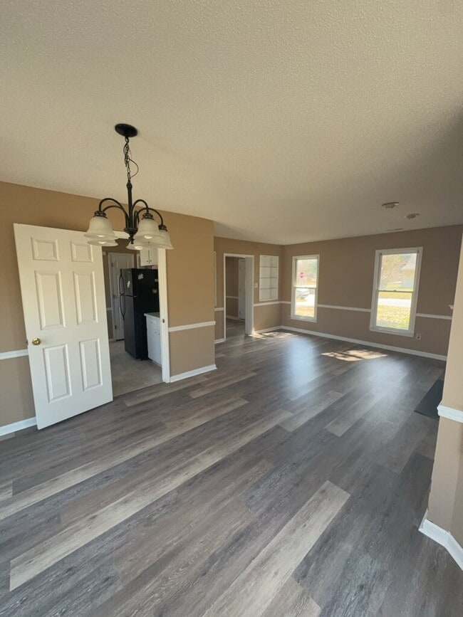 Building Photo - 105 Palamino Ct