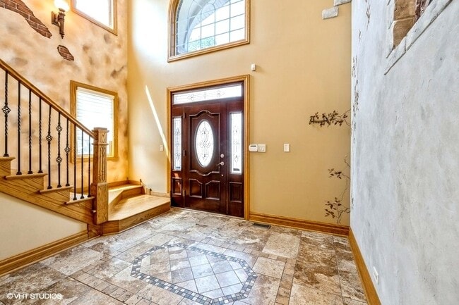 Building Photo - 5053 N Oconto Ave