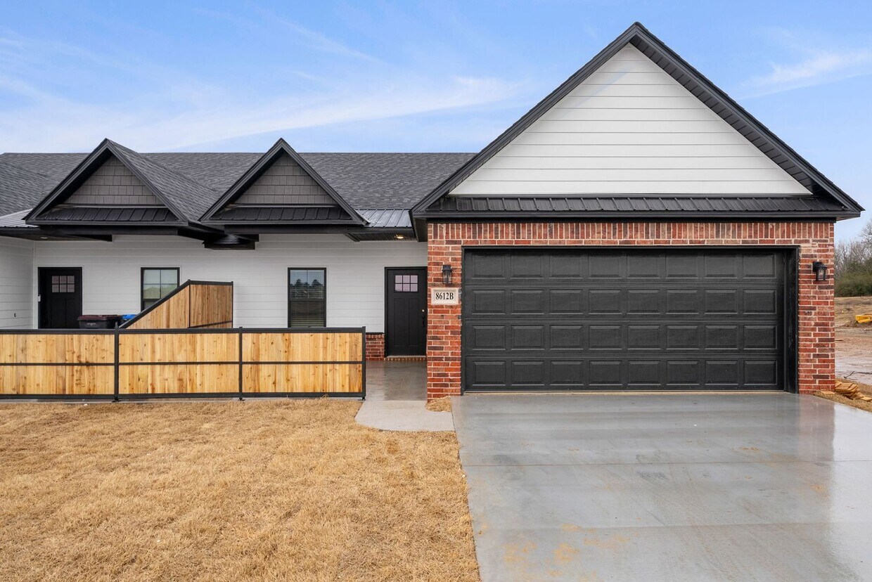 Primary Photo - 8620 Cantera Dr