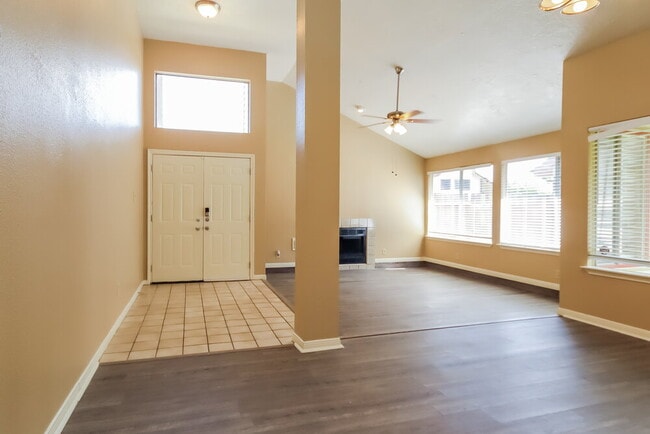 Building Photo - 7831 Poitiers Dr