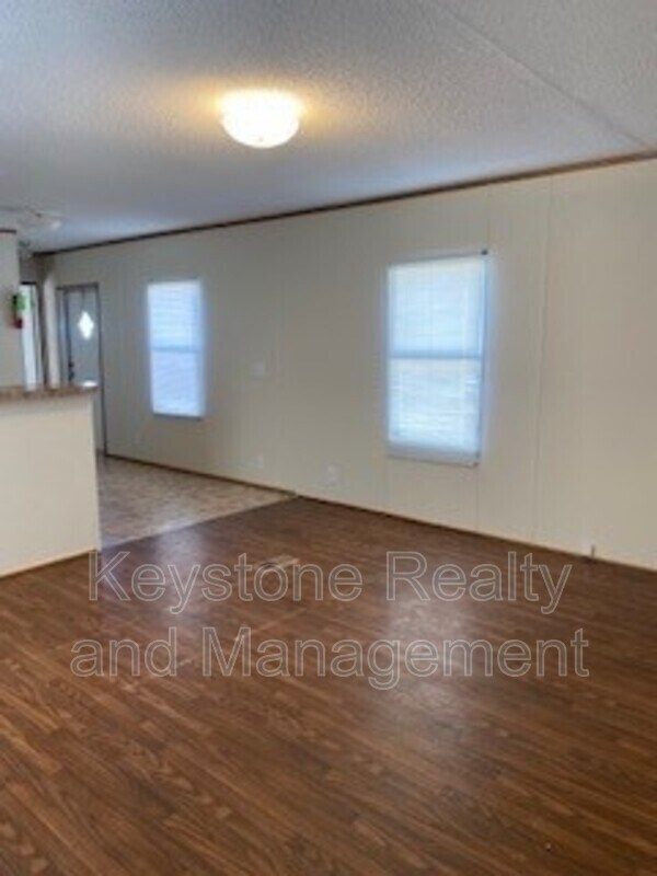 Building Photo - 703 Trevor Ln