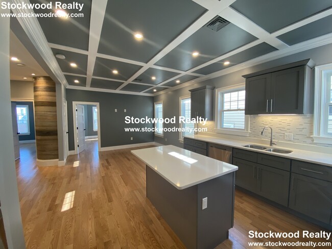 Building Photo - 863 Dorchester Ave
