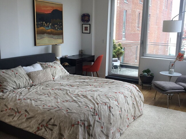 Foto del edificio - "Spacious 2-Bed, 2-Bath Oasis in the Heart of Harlem – 1377 Sq Ft of Urban Comfort!"