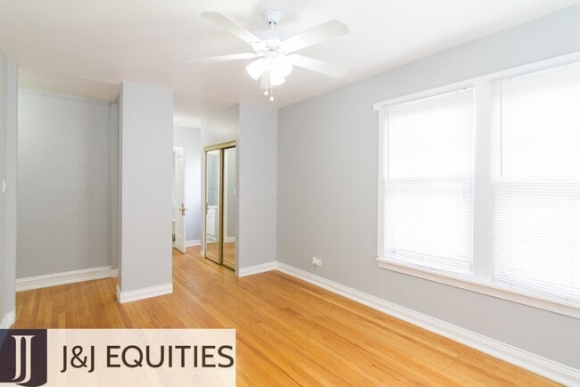 Interior Photo - 3257-3267 W. Wrightwood