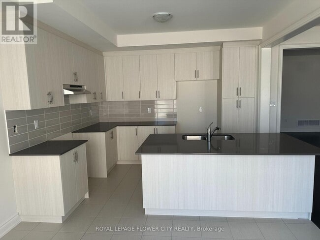 Building Photo - 7 Ann McKee St