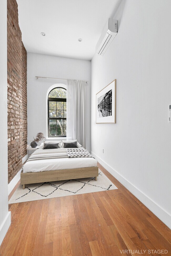 Building Photo - 861 Halsey St