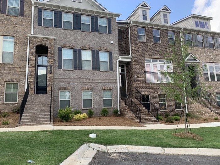 Primary Photo - 1344 N Cliff Valley Way NE