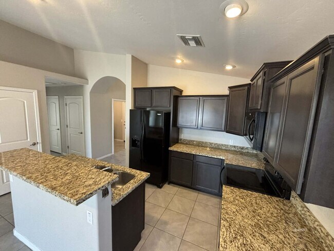 Building Photo - 1075 Gila Dr